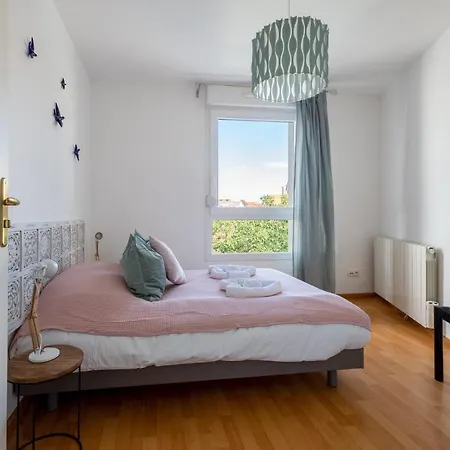 Apartman Travel Homes - The Nils, Cosy & Cute With Parking