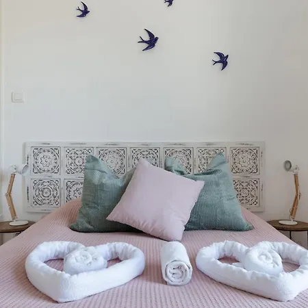 Travel Homes - The Nils, Cosy & Cute With Parking Apartment