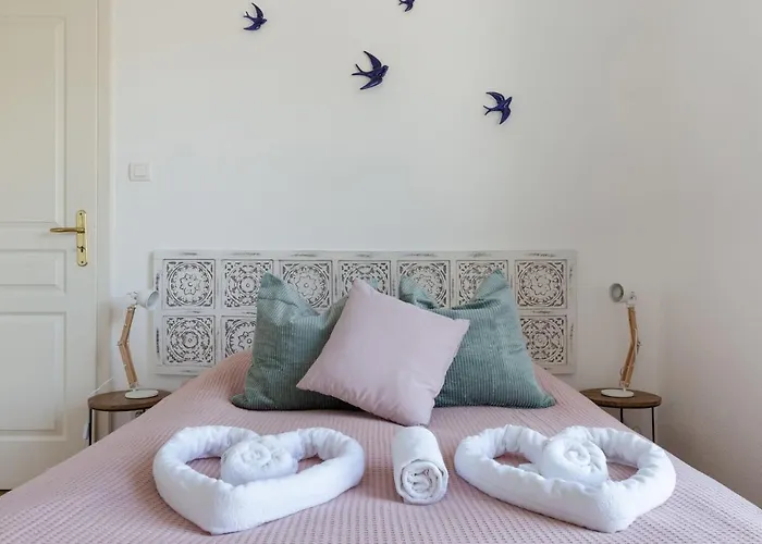 Travel Homes - The Nils, Cosy & Cute With Parking 公寓